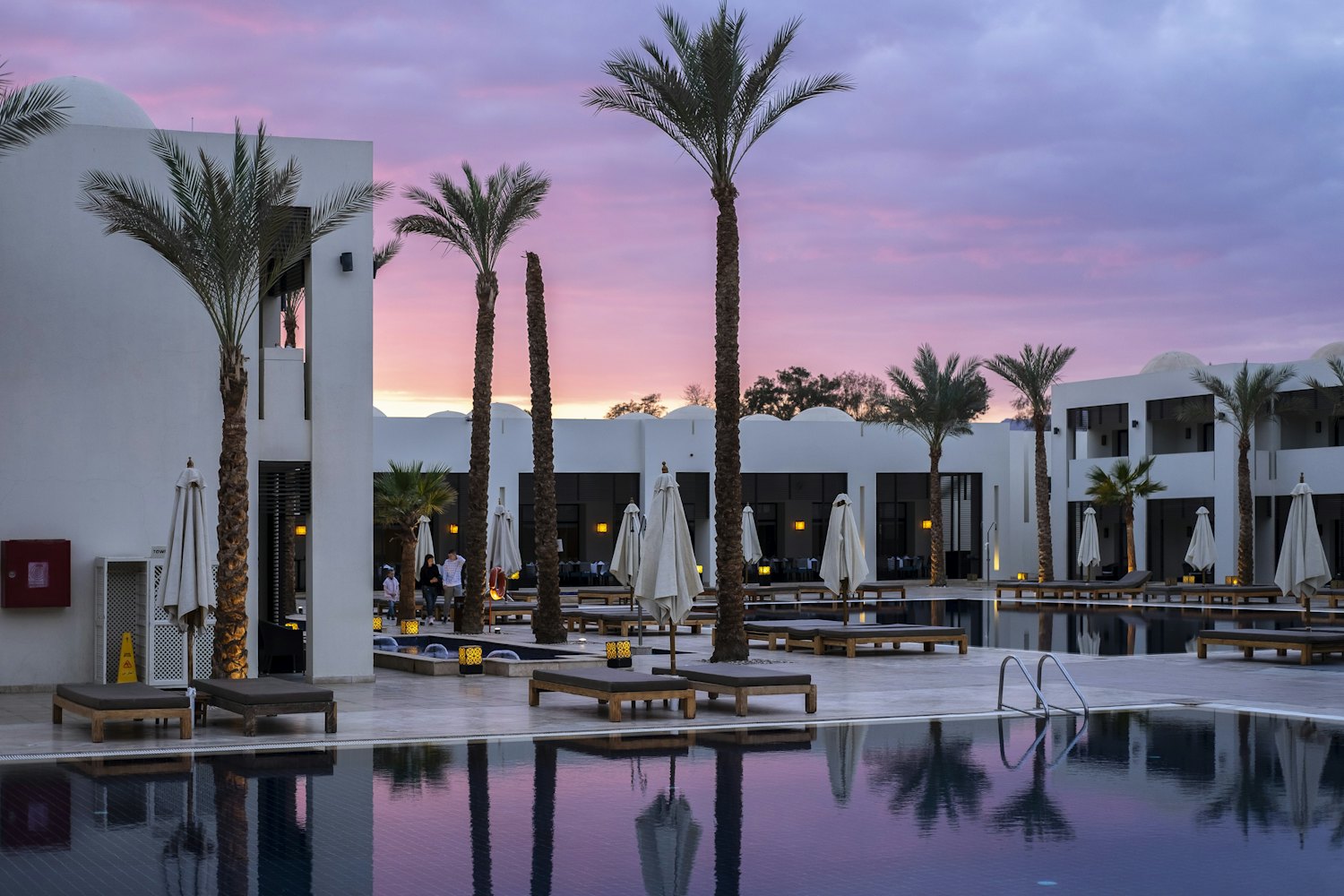 Hotels & Resorts